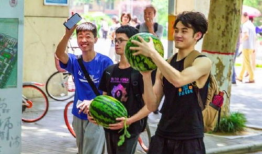 吃瓜爆料外国语学院,揭秘校园里的“吃瓜”风云